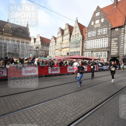 05.10.2025 - 20. swb-Marathon Bremen Yannick Fuchs http://msf.ph/oto/9308128 05.10.2025 11:01:58 Ziel 9365, 9655, 10558, 10837, 11415, 11647 meine-sportfotos.de
