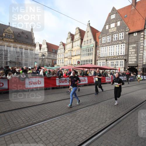 05.10.2025 - 20. swb-Marathon Bremen Yannick Fuchs http://msf.ph/oto/9308130 05.10.2025 11:01:59 Ziel 9365, 9655, 10558, 10837, 10944, 11415, 11647 meine-sportfotos.de