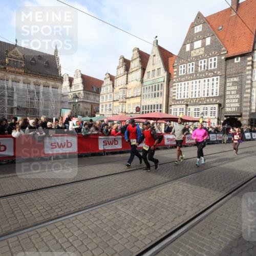 05.10.2025 - 20. swb-Marathon Bremen Yannick Fuchs http://msf.ph/oto/9308144 05.10.2025 11:02:11 Ziel 9363, 9426, 9686, 10301, 10508, 11014, 11459 meine-sportfotos.de
