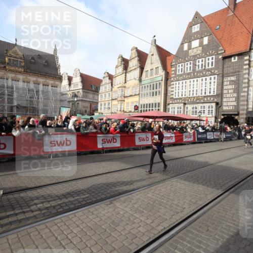 05.10.2025 - 20. swb-Marathon Bremen Yannick Fuchs http://msf.ph/oto/9308148 05.10.2025 11:02:13 Ziel 9363, 9426, 10301, 10508, 11014, 11454 meine-sportfotos.de