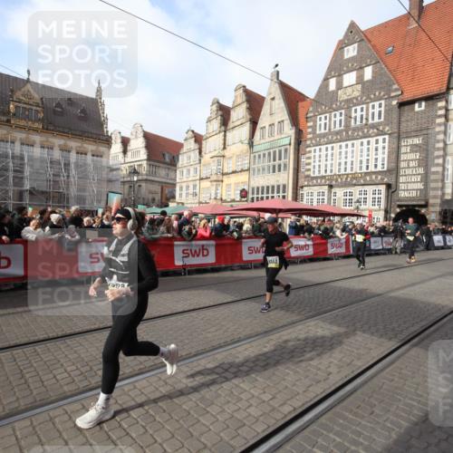 05.10.2025 - 20. swb-Marathon Bremen Yannick Fuchs http://msf.ph/oto/9308153 05.10.2025 11:02:16 Ziel 9363, 10508, 11340, 11454, 11646 meine-sportfotos.de