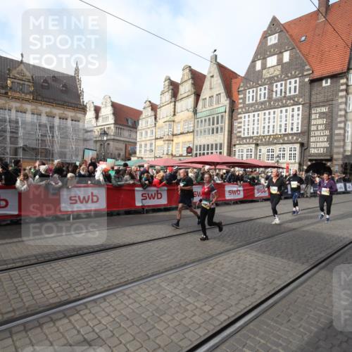 05.10.2025 - 20. swb-Marathon Bremen Yannick Fuchs http://msf.ph/oto/9308170 05.10.2025 11:02:27 Ziel 10093, 10194, 10821, 10829, 10982, 10983, 11386 meine-sportfotos.de