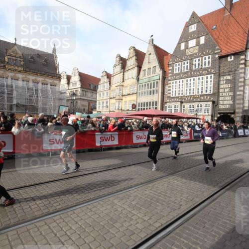05.10.2025 - 20. swb-Marathon Bremen Yannick Fuchs http://msf.ph/oto/9308173 05.10.2025 11:02:28 Ziel 10093, 10194, 10982, 10983, 11386 meine-sportfotos.de