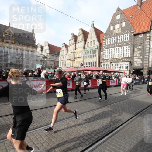 05.10.2025 - 20. swb-Marathon Bremen Yannick Fuchs http://msf.ph/oto/9308183 05.10.2025 11:02:35 Ziel 9468, 9647, 9707, 9802, 9839, 10033, 10595, 10598, 10615, 11110, 11160, 11537, 11538, 11711 meine-sportfotos.de