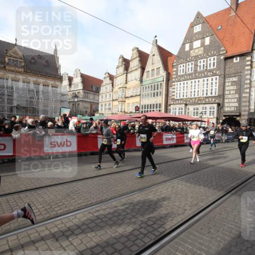 05.10.2025 - 20. swb-Marathon Bremen Yannick Fuchs http://msf.ph/oto/9308185 05.10.2025 11:02:36 Ziel 9468, 9647, 9802, 9839, 10033, 10595, 10598, 10615, 11110, 11160, 11537, 11538, 11711 meine-sportfotos.de