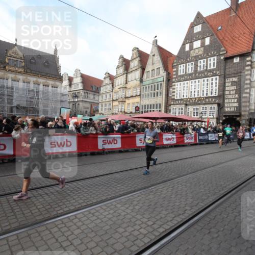 05.10.2025 - 20. swb-Marathon Bremen Yannick Fuchs http://msf.ph/oto/9308203 05.10.2025 11:02:48 Ziel 9331, 9360, 9516, 9841, 10129, 10510, 10530, 10803, 10804, 11024 meine-sportfotos.de