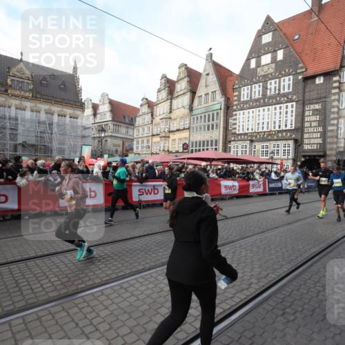 05.10.2025 - 20. swb-Marathon Bremen Yannick Fuchs http://msf.ph/oto/9308211 05.10.2025 11:02:51 Ziel 9331, 9360, 9516, 10129, 10530, 10734, 10803, 10804, 10940, 11193, 11576 meine-sportfotos.de