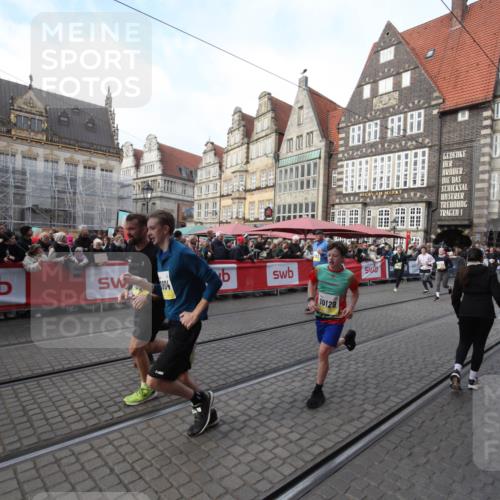 05.10.2025 - 20. swb-Marathon Bremen Yannick Fuchs http://msf.ph/oto/9308217 05.10.2025 11:02:53 Ziel 9331, 10129, 10207, 10734, 10803, 10804, 10940, 11087, 11193, 11576 meine-sportfotos.de