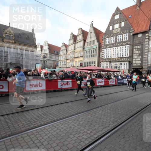 05.10.2025 - 20. swb-Marathon Bremen Yannick Fuchs http://msf.ph/oto/9308221 05.10.2025 11:02:55 Ziel 9846, 10167, 10207, 10656, 10734, 10940, 11087, 11193, 11504, 11576, 11667, 11668 meine-sportfotos.de