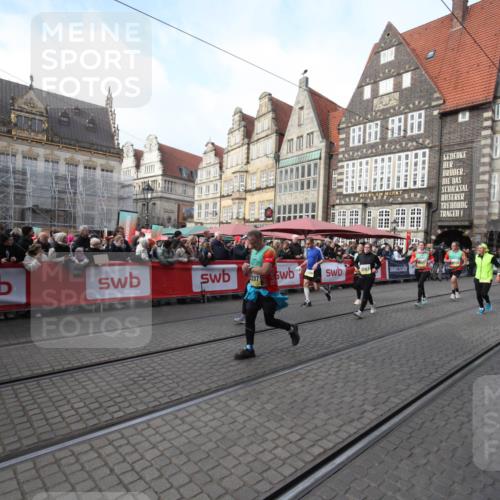 05.10.2025 - 20. swb-Marathon Bremen Yannick Fuchs http://msf.ph/oto/9308227 05.10.2025 11:02:57 Ziel 9644, 9846, 10167, 10207, 10656, 11087, 11312, 11504, 11576, 11667, 11668 meine-sportfotos.de