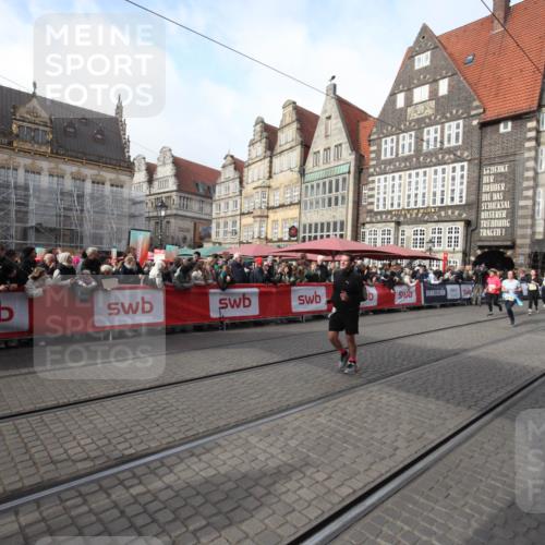 05.10.2025 - 20. swb-Marathon Bremen Yannick Fuchs http://msf.ph/oto/9308241 05.10.2025 11:03:02 Ziel 9644, 9893, 10777, 10876, 11312, 11735 meine-sportfotos.de