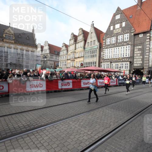 05.10.2025 - 20. swb-Marathon Bremen Yannick Fuchs http://msf.ph/oto/9308243 05.10.2025 11:03:05 Ziel 9229, 9661, 9662, 9893, 10777, 10876, 11376 meine-sportfotos.de