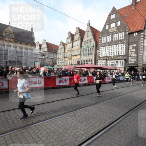 05.10.2025 - 20. swb-Marathon Bremen Yannick Fuchs http://msf.ph/oto/9308246 05.10.2025 11:03:06 Ziel 9229, 9661, 9662, 9893, 10777, 10876, 11376 meine-sportfotos.de