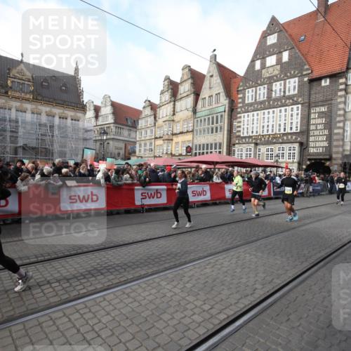 05.10.2025 - 20. swb-Marathon Bremen Yannick Fuchs http://msf.ph/oto/9308252 05.10.2025 11:03:08 Ziel 9229, 9593, 9661, 9662, 9893, 10185, 10777, 11376 meine-sportfotos.de
