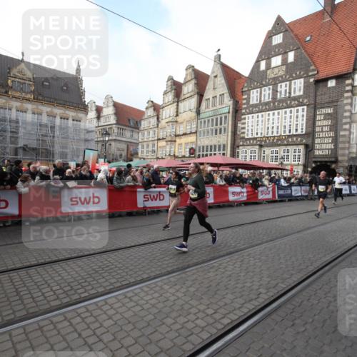 05.10.2025 - 20. swb-Marathon Bremen Yannick Fuchs http://msf.ph/oto/9308270 05.10.2025 11:03:18 Ziel 9325, 10471, 10926, 11390 meine-sportfotos.de