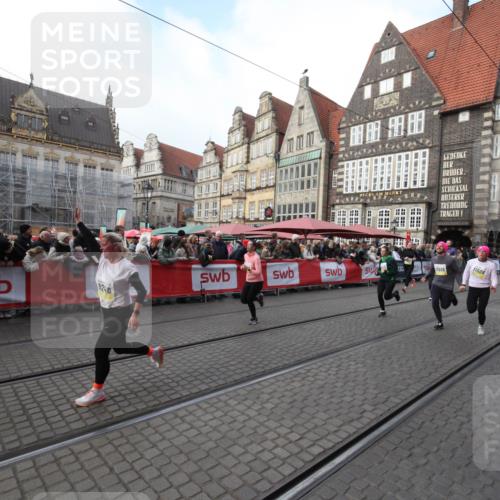 05.10.2025 - 20. swb-Marathon Bremen Yannick Fuchs http://msf.ph/oto/9308278 05.10.2025 11:03:24 Ziel 9225, 9246, 10142, 10405, 10963, 11103, 11124, 11467, 11502, 11508, 11509 meine-sportfotos.de