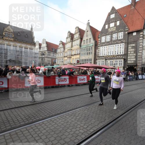 05.10.2025 - 20. swb-Marathon Bremen Yannick Fuchs http://msf.ph/oto/9308281 05.10.2025 11:03:25 Ziel 9224, 9225, 9246, 10142, 10405, 10963, 11103, 11124, 11467, 11502, 11508, 11509 meine-sportfotos.de