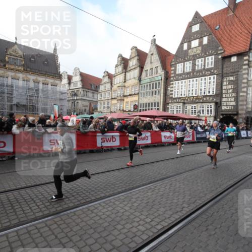 05.10.2025 - 20. swb-Marathon Bremen Yannick Fuchs http://msf.ph/oto/9308287 05.10.2025 11:03:26 Ziel 7776, 9224, 9225, 10405, 10446, 10963, 10995, 11103, 11124, 11236, 11467, 11502, 11508, 11509 meine-sportfotos.de