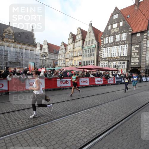 05.10.2025 - 20. swb-Marathon Bremen Yannick Fuchs http://msf.ph/oto/9308311 05.10.2025 11:03:36 Ziel 7199, 9486, 9498, 9850, 11522 meine-sportfotos.de
