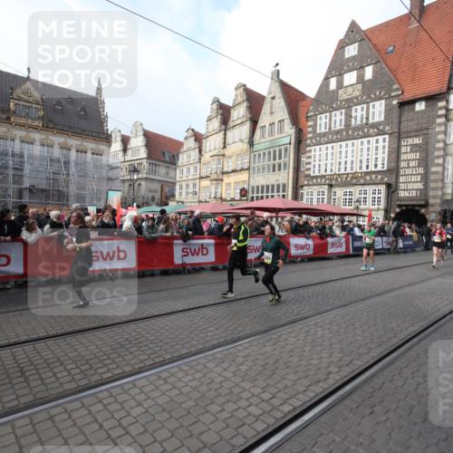 05.10.2025 - 20. swb-Marathon Bremen Yannick Fuchs http://msf.ph/oto/9308334 05.10.2025 11:03:50 Ziel 9315, 10238, 10603, 10604, 11306 meine-sportfotos.de