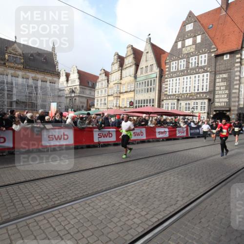 05.10.2025 - 20. swb-Marathon Bremen Yannick Fuchs http://msf.ph/oto/9308353 05.10.2025 11:04:04 Ziel 9398, 10205, 10551, 11183, 11609 meine-sportfotos.de