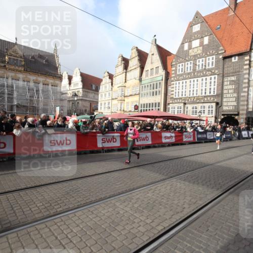 05.10.2025 - 20. swb-Marathon Bremen Yannick Fuchs http://msf.ph/oto/9308361 05.10.2025 11:04:10 Ziel 7123, 7789, 9275, 11611 meine-sportfotos.de
