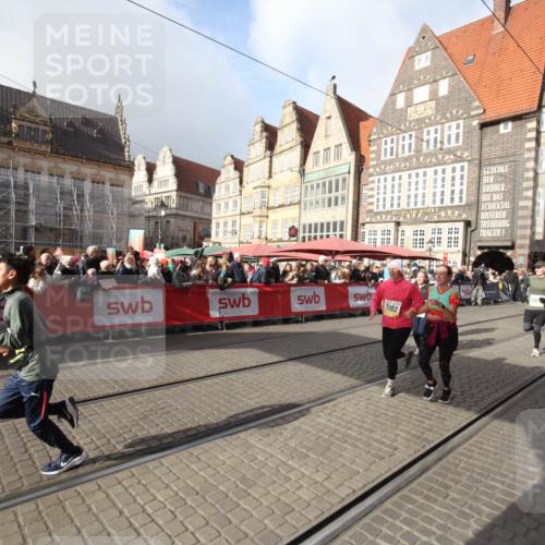 05.10.2025 - 20. swb-Marathon Bremen Yannick Fuchs http://msf.ph/oto/9308369 05.10.2025 11:04:16 Ziel 7789, 10098, 10853, 11001, 11077, 11102, 11685 meine-sportfotos.de