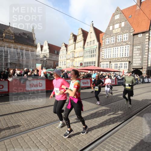 05.10.2025 - 20. swb-Marathon Bremen Yannick Fuchs http://msf.ph/oto/9308370 05.10.2025 11:04:16 Ziel 7789, 10098, 10853, 11001, 11077, 11102, 11685 meine-sportfotos.de