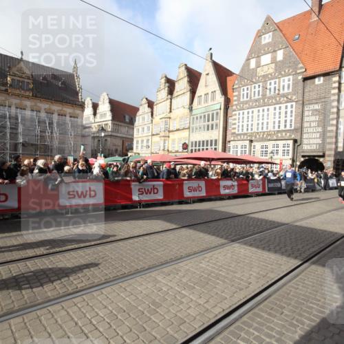 05.10.2025 - 20. swb-Marathon Bremen Yannick Fuchs http://msf.ph/oto/9308378 05.10.2025 11:04:19 Ziel 9448, 10098, 11685 meine-sportfotos.de