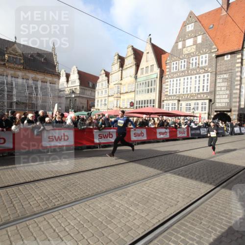 05.10.2025 - 20. swb-Marathon Bremen Yannick Fuchs http://msf.ph/oto/9308380 05.10.2025 11:04:20 Ziel 9448, 9537 meine-sportfotos.de