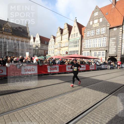 05.10.2025 - 20. swb-Marathon Bremen Yannick Fuchs http://msf.ph/oto/9308386 05.10.2025 11:04:21 Ziel 9448, 9537 meine-sportfotos.de