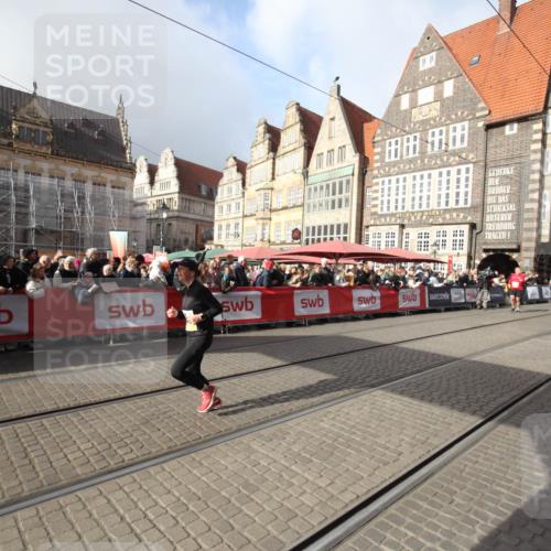 05.10.2025 - 20. swb-Marathon Bremen Yannick Fuchs http://msf.ph/oto/9308388 05.10.2025 11:04:22 Ziel 9448, 9537, 9684, 11200 meine-sportfotos.de