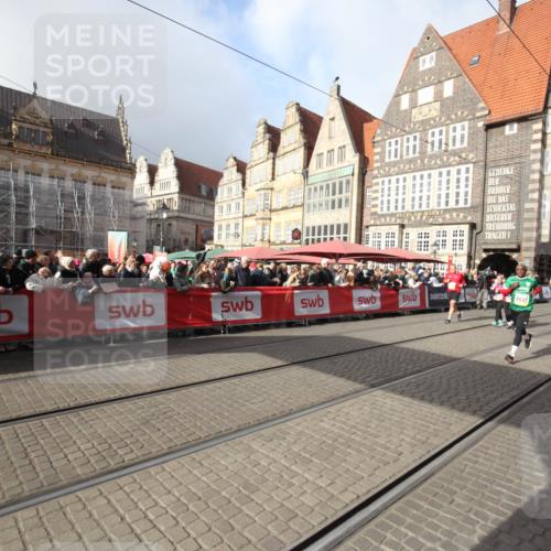 05.10.2025 - 20. swb-Marathon Bremen Yannick Fuchs http://msf.ph/oto/9308394 05.10.2025 11:04:24 Ziel 9537, 9684, 10678, 11200 meine-sportfotos.de