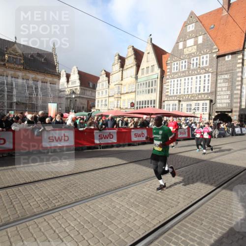 05.10.2025 - 20. swb-Marathon Bremen Yannick Fuchs http://msf.ph/oto/9308398 05.10.2025 11:04:25 Ziel 9537, 9684, 10678, 11200 meine-sportfotos.de