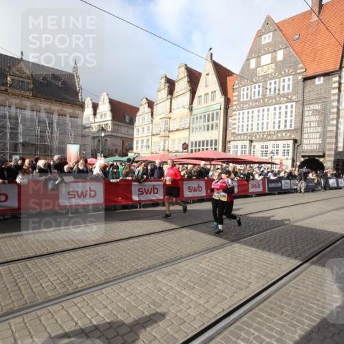 05.10.2025 - 20. swb-Marathon Bremen Yannick Fuchs http://msf.ph/oto/9308402 05.10.2025 11:04:27 Ziel 9684, 10678, 11200 meine-sportfotos.de