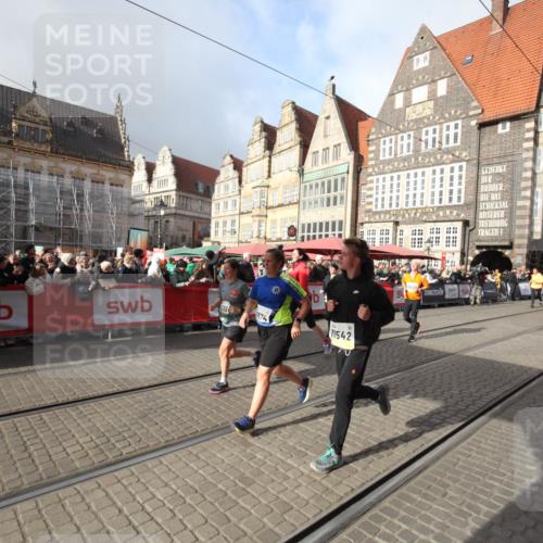 05.10.2025 - 20. swb-Marathon Bremen Yannick Fuchs http://msf.ph/oto/9308432 05.10.2025 11:04:41 Ziel 9750, 9915, 10485, 10532, 10674, 10869, 11196, 11542 meine-sportfotos.de