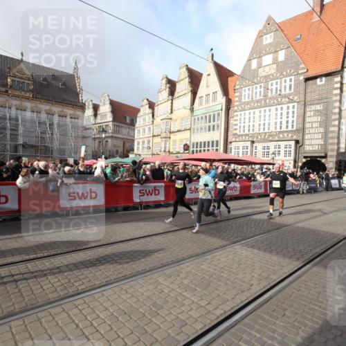 05.10.2025 - 20. swb-Marathon Bremen Yannick Fuchs http://msf.ph/oto/9308457 05.10.2025 11:04:52 Ziel 9812, 9927, 10557, 10964, 11035, 11615 meine-sportfotos.de