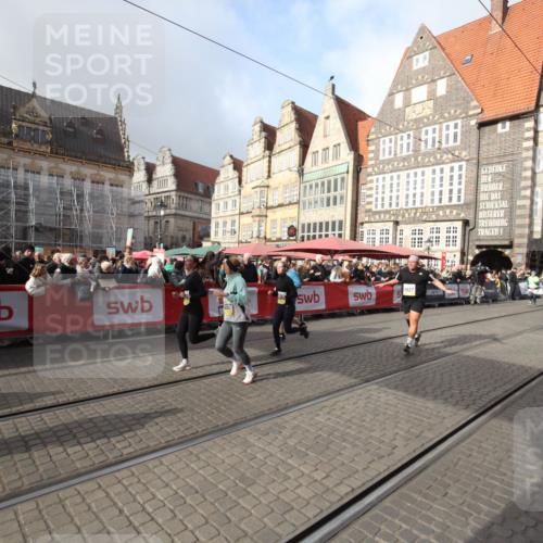 05.10.2025 - 20. swb-Marathon Bremen Yannick Fuchs http://msf.ph/oto/9308461 05.10.2025 11:04:52 Ziel 9812, 9927, 10557, 10964, 11035, 11615 meine-sportfotos.de