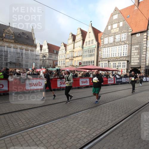 05.10.2025 - 20. swb-Marathon Bremen Yannick Fuchs http://msf.ph/oto/9308493 05.10.2025 11:05:09 Ziel 9642, 9668, 10965, 11016, 11121, 11171, 11412 meine-sportfotos.de