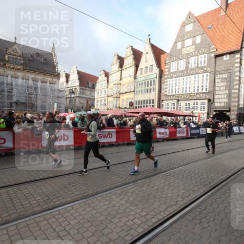 05.10.2025 - 20. swb-Marathon Bremen Yannick Fuchs http://msf.ph/oto/9308495 05.10.2025 11:05:10 Ziel 9642, 9668, 10965, 11016, 11121, 11171, 11412 meine-sportfotos.de