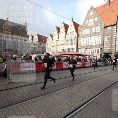 05.10.2025 - 20. swb-Marathon Bremen Yannick Fuchs http://msf.ph/oto/9308501 05.10.2025 11:05:12 Ziel 9642, 9668, 9978, 10018, 10021, 11016, 11171, 11323, 11412 meine-sportfotos.de