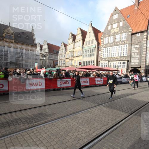 05.10.2025 - 20. swb-Marathon Bremen Yannick Fuchs http://msf.ph/oto/9308503 05.10.2025 11:05:14 Ziel 9668, 9978, 10018, 10021, 10343, 11016, 11323, 11650 meine-sportfotos.de