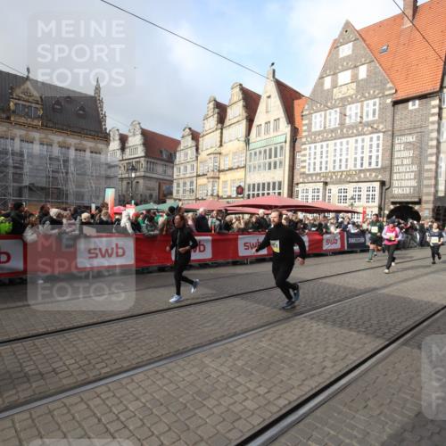 05.10.2025 - 20. swb-Marathon Bremen Yannick Fuchs http://msf.ph/oto/9308505 05.10.2025 11:05:14 Ziel 9668, 9978, 10018, 10021, 10343, 11016, 11323, 11650 meine-sportfotos.de