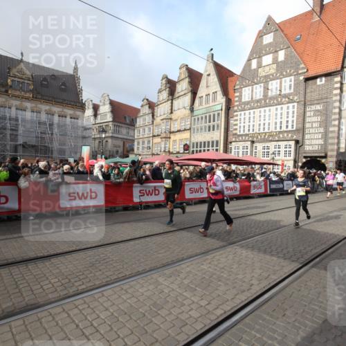 05.10.2025 - 20. swb-Marathon Bremen Yannick Fuchs http://msf.ph/oto/9308507 05.10.2025 11:05:16 Ziel 9440, 9978, 10018, 10021, 10255, 10343, 10990, 11323, 11650, 11707 meine-sportfotos.de