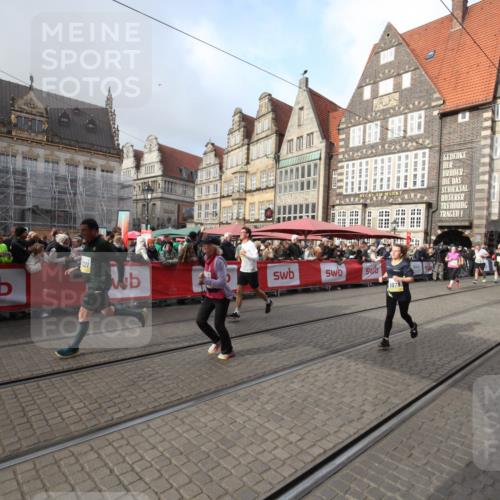 05.10.2025 - 20. swb-Marathon Bremen Yannick Fuchs http://msf.ph/oto/9308509 05.10.2025 11:05:16 Ziel 9440, 9978, 10018, 10021, 10255, 10343, 10990, 11323, 11650, 11707 meine-sportfotos.de