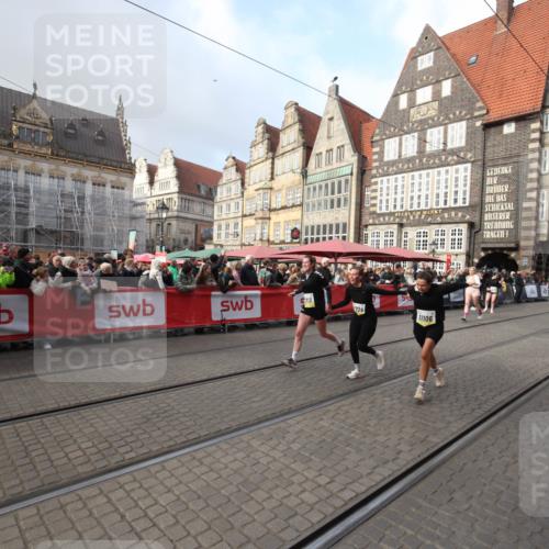 05.10.2025 - 20. swb-Marathon Bremen Yannick Fuchs http://msf.ph/oto/9308534 05.10.2025 11:05:30 Ziel 9713, 10158, 10289, 10511, 10828, 11064, 11106 meine-sportfotos.de