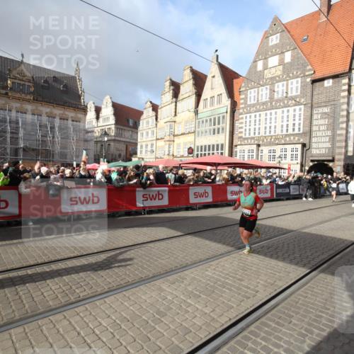 05.10.2025 - 20. swb-Marathon Bremen Yannick Fuchs http://msf.ph/oto/9308566 05.10.2025 11:05:43 Ziel 9335, 10843, 10844, 10999, 11604 meine-sportfotos.de
