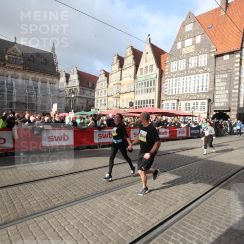 05.10.2025 - 20. swb-Marathon Bremen Yannick Fuchs http://msf.ph/oto/9308571 05.10.2025 11:05:46 Ziel 9335, 9423, 10197, 10529, 10843, 10844, 11604 meine-sportfotos.de