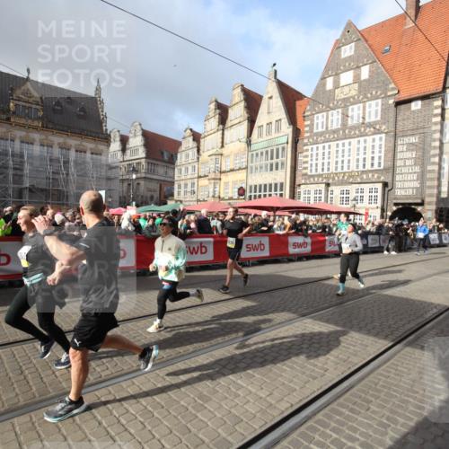 05.10.2025 - 20. swb-Marathon Bremen Yannick Fuchs http://msf.ph/oto/9308574 05.10.2025 11:05:47 Ziel 9335, 9423, 10197, 10529, 10769, 10843, 10844, 11604 meine-sportfotos.de