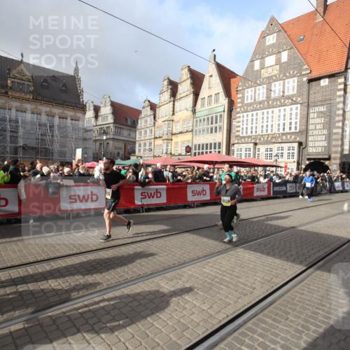 05.10.2025 - 20. swb-Marathon Bremen Yannick Fuchs http://msf.ph/oto/9308576 05.10.2025 11:05:48 Ziel 9335, 9423, 10197, 10529, 10769, 11455, 11604 meine-sportfotos.de
